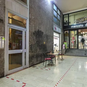 Close To Food And Shopping Italia